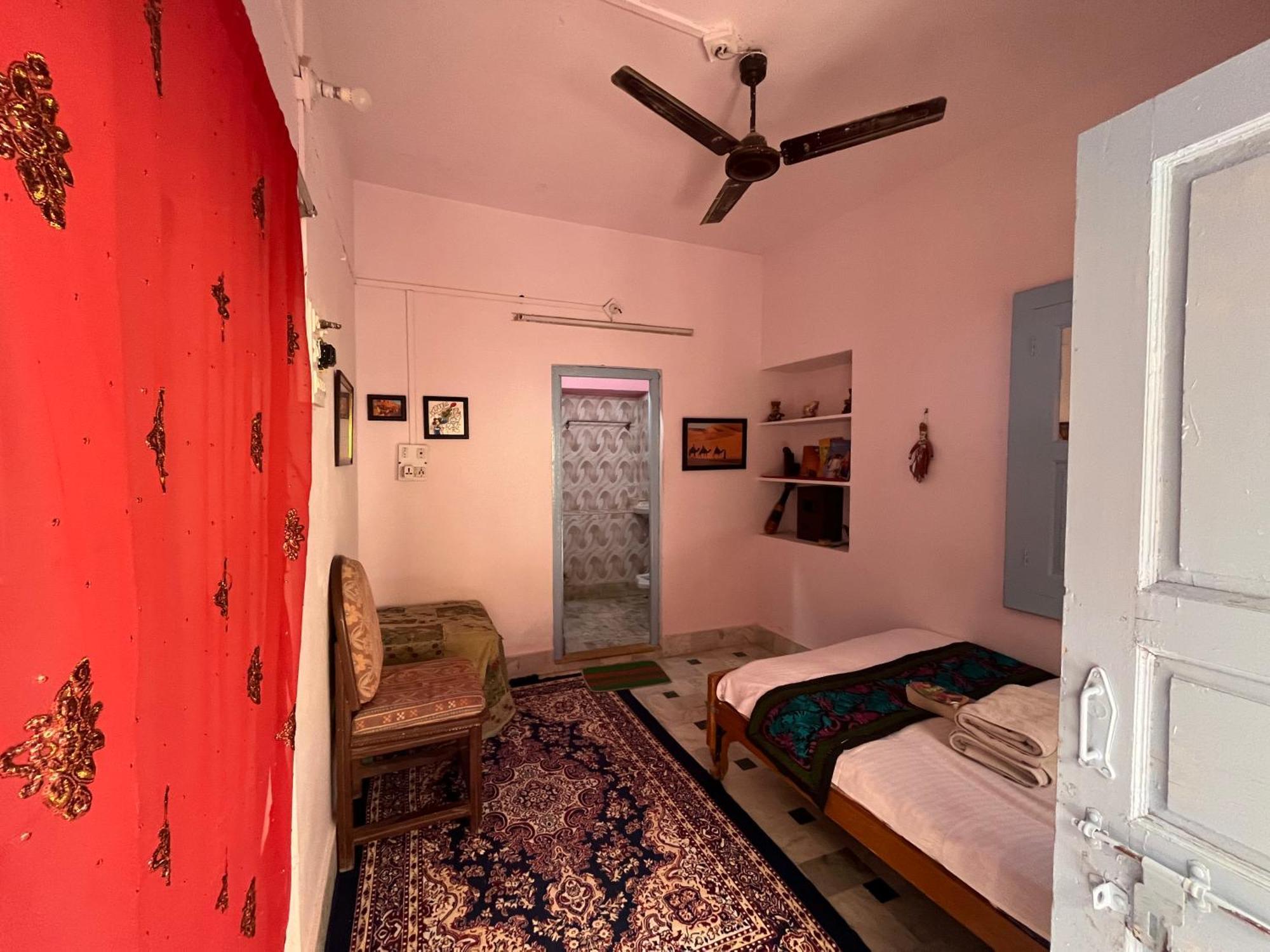 Hostel Marigold Home Stay جيلسامر الغرفة الصورة